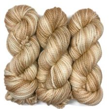 Bulky tonal yarn the color of a latte heavy on the milk.