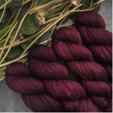 Tonal aran in rich red wine color.