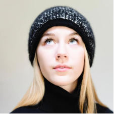 Knitted beanie in luxurious high-contrast marled yarn.