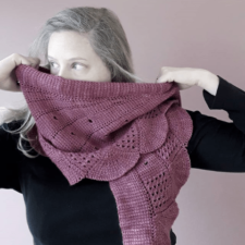 Shawl with square and scalloped shapes.