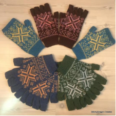 colorwork has large star design on the backs of the gloves.