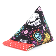 Squeeze pouch in triangular shape with Star Wars sugar skulls print, including Stormtroopers and C3P0.