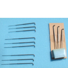 Nine felting needles in increasingly larger sizes.