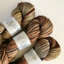 Self-striping yarn in earth shades