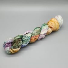 Warm, medium tone variegated yarn.