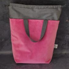 Velvet bag with contrasting drawstring liner.