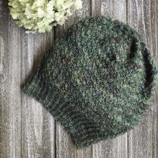 Textured hat has ribbed brim