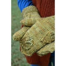 Mittens with leaf motifs in texture.