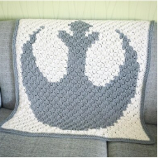Blanket with giant Star Wars Rebel Alliance symbol.