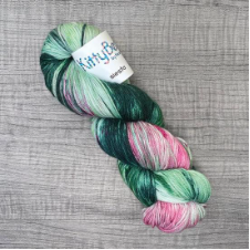 Pine green and flamingo pink variegated yarn.