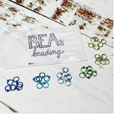 This set of beaded stitch markers for knitting contains 36 markers. Made with glass beads and aluminum rings.