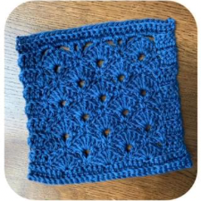 Fan patterned square dishcloth with selvage top and bottom edges.