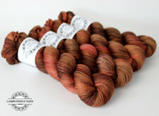 Tonal yarn in shades of oranges and browns.