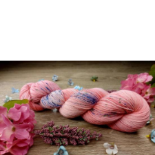 Pink tonal yarn with bright periwinkle speckles. Shown with large and small blooms that match the yarn.