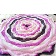Round Afghan in candy colors looks very much like a meringue with fruit.