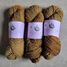 Woolen-spun yarn in tan to light rust tones. Looks very rustic but undoubtedly quite soft given its Suri, Rambouillet and Corriedale base.