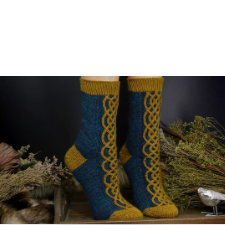 Toe up socks with intarsia cables up the front. Toes, heels and cuff match the cable.