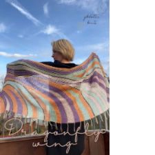 Rectangular wrap designed in arcs of color from one corner diagonally across the wrap.